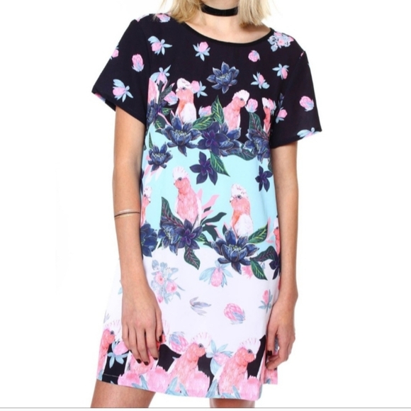 MinkPink Women's Shift Dress Size Medium Floral Tropical Bird Print Short Sleeve - Picture 1 of 13